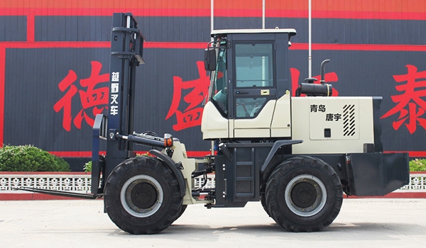 What are the protective measures for cross-country forklifts in the rainy season?